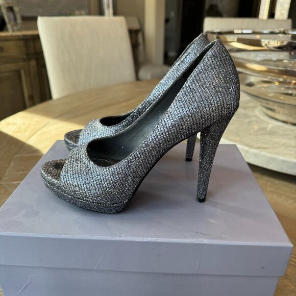 Vera Wang Lavender Selima Silver Glitter Peep Toe Heel Platform Pumps Size 6.5 - Picture 1 of 2